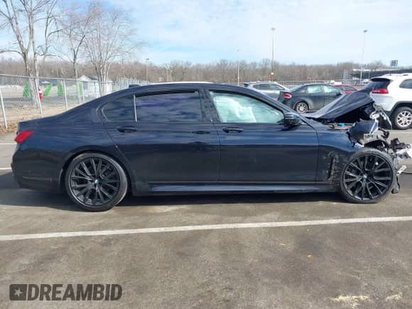 2021 BMW 7 Series 740i z VIN WBA7T2C03MCF58569, wystawiony jako IAAI lot #41662350 z przebiegiem 41 303 mil mil oraz . Historia ofert i sprzedaży dostępna na DreamBid. Obrazek 13.