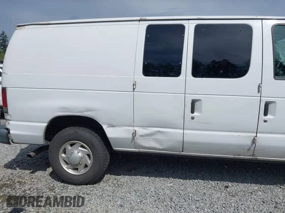 2011 Ford Econoline Cargo Commercial с VIN 1FTNE2EL8BDB35308, выставлен на аукционе IAAI как лот 42841068 с пробегом 126 759 миль миль и . История ставок и продаж доступна на DreamBid. Изображение 6.