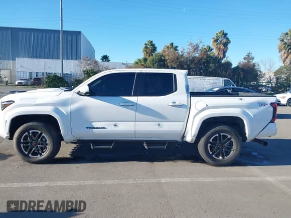 2024 Toyota Tacoma SR5 with VIN 3TMLB5JN8RM034034, listed as a IAAI auction lot 41253779 with 21,448 mi miles and . Bid and sale history available at DreamBid. Image 14.