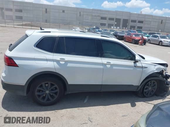 2024 Volkswagen Tiguan SE с VIN 3VVNB7AX6RM155636, выставлен на аукционе IAAI как лот 42588497 с пробегом 8 358 миль миль и . История ставок и продаж доступна на DreamBid. Изображение 14.