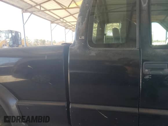 1998 Chevrolet S-10 LS with VIN 1GCCT19W2W8103853, listed as a Copart auction lot 43801065 with 181,930 mi miles and Salvage title. Bid and sale history available at DreamBid. Image 10.