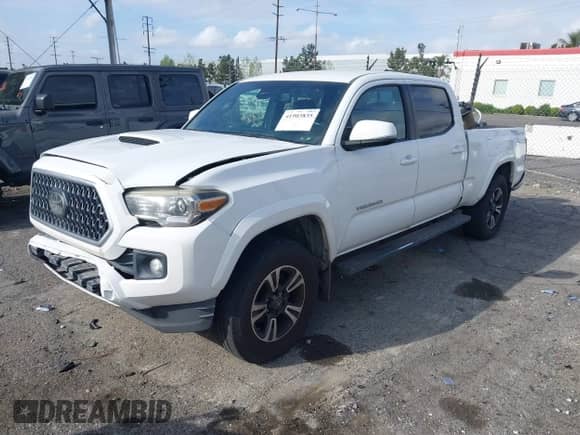 2018 Toyota Tacoma SR5 с VIN 3TMBZ5DN7JM016650, выставлен на аукционе IAAI как лот 41903835 с пробегом 105 123 миль миль и . История ставок и продаж доступна на DreamBid. Изображение 2.