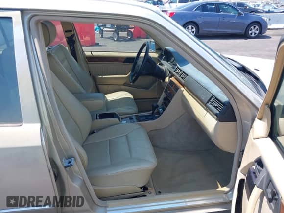 1991 Mercedes-Benz 300 с VIN WDBEA30E8MB483309, выставлен на аукционе IAAI как лот 42909674 с пробегом 9 783 миль миль и . История ставок и продаж доступна на DreamBid. Изображение 5.