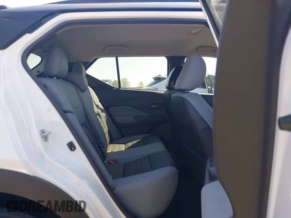 2024 Nissan Kicks SR с VIN 3N1CP5DV1RL541377, выставлен на аукционе IAAI как лот 41984101 с пробегом 14 035 миль миль и . История ставок и продаж доступна на DreamBid. Изображение 8.