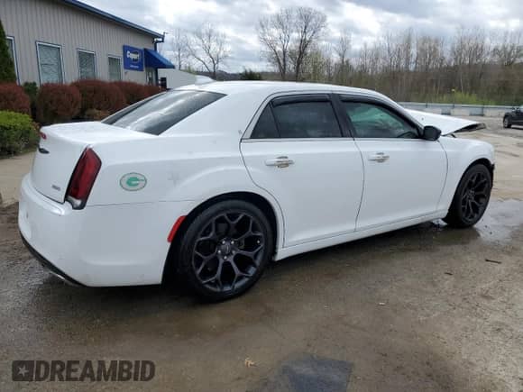 2020 Chrysler 300 Touring с VIN 2C3CCAAGXLH128336, выставлен на аукционе Copart как лот 51524345 с пробегом 81 132 миль миль и На запчасти • Non repairable. История ставок и продаж доступна на DreamBid. Изображение 3.
