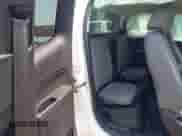 2019 Chevrolet Colorado 2WD Work Truck z VIN 1GCHSBEA8K1200888, wystawiony jako IAAI lot #42936958 z przebiegiem 67 918 mil mil oraz . Historia ofert i sprzedaży dostępna na DreamBid. Obrazek 8.