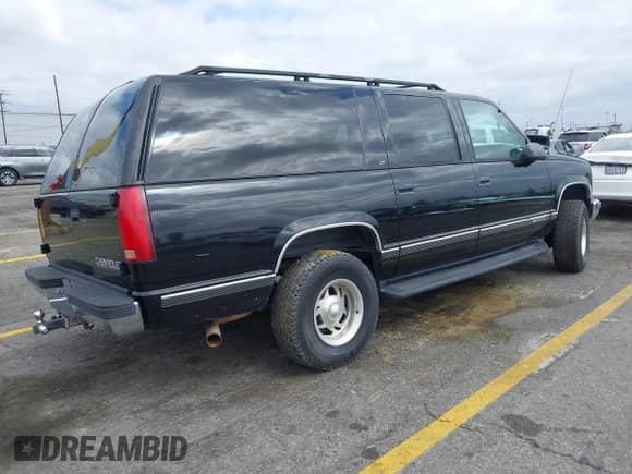 1999 Chevrolet Suburban z VIN 3GNFK16R6XG146089, wystawiony jako IAAI lot #43432599 z przebiegiem 153 966 mil mil oraz . Historia ofert i sprzedaży dostępna na DreamBid. Obrazek 4.