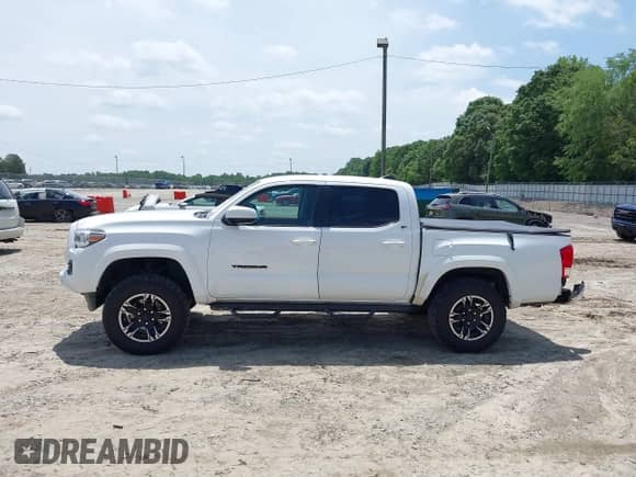 2016 Toyota Tacoma SR5 с VIN 5TFAX5GN9GX070712, выставлен на аукционе IAAI как лот 42274265 с пробегом 175 258 миль миль и . История ставок и продаж доступна на DreamBid. Изображение 14.