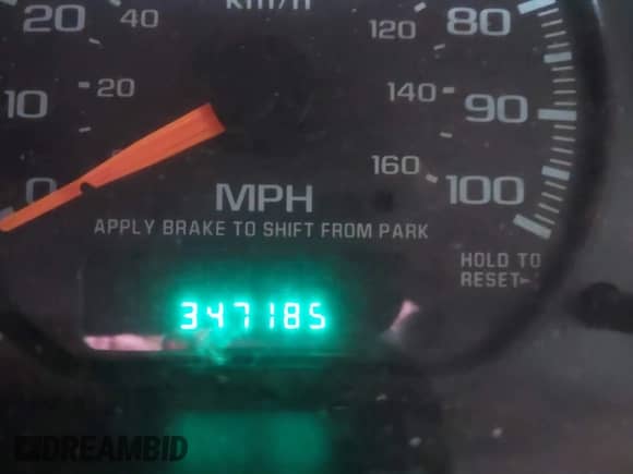 2000 Chevrolet Silverado 1500 z VIN 1GCEK19TXYZ186320, wystawiony jako IAAI lot #43506192 z przebiegiem 347 185 mil mil oraz . Historia ofert i sprzedaży dostępna na DreamBid. Obrazek 7.