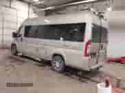 2017 Ram ProMaster Cargo z VIN 3C6URVJG2HE533929, wystawiony jako IAAI lot #41336845 z przebiegiem 17 152 mil mil oraz . Historia ofert i sprzedaży dostępna na DreamBid. Obrazek 3.