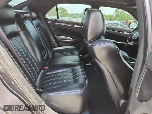 2022 Chrysler 300 S с VIN 2C3CCABG5NH154389, выставлен на аукционе Copart как лот 62130215 с пробегом 53 302 миль миль и Списание • Salvage title. История ставок и продаж доступна на DreamBid. Изображение 10.