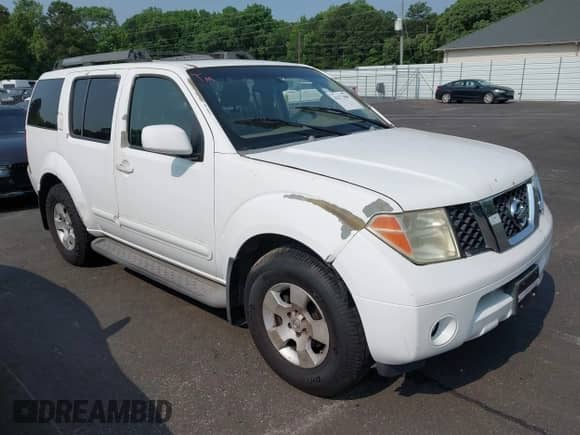 2005 Nissan Pathfinder SE z VIN 5N1AR18U85C757639, wystawiony jako IAAI lot #42373805 z przebiegiem 292 643 mil mil oraz . Historia ofert i sprzedaży dostępna na DreamBid. Obrazek 1.
