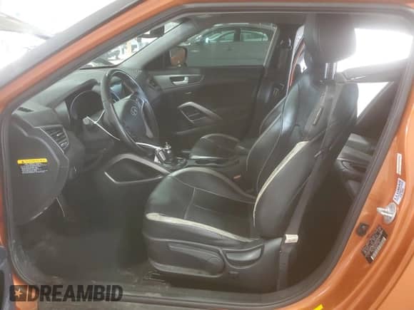 2015 Hyundai Veloster Turbo z VIN KMHTC6AE3FU224149, wystawiony jako Copart lot #67756685 z przebiegiem 110 042 mil mil oraz Czysty tytuł • Clean title. Historia ofert i sprzedaży dostępna na DreamBid. Obrazek 7.