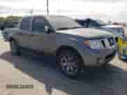 2021 Nissan Frontier SV z VIN 1N6ED0EB9MN719502, wystawiony jako Copart lot #70439965 z przebiegiem 79 263 mil mil oraz Szkoda całkowita • Salvage title. Historia ofert i sprzedaży dostępna na DreamBid. Obrazek 4.