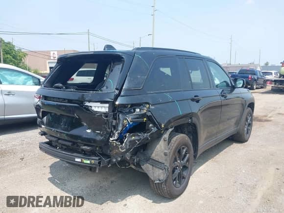 2024 Jeep Grand Cherokee Altitude X with VIN 1C4RJHAG2RC165574, listed as a IAAI auction lot 42734051 with 7,510 mi miles and . Bid and sale history available at DreamBid. Image 4.