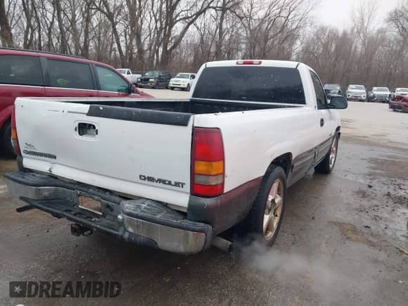 2000 Chevrolet Silverado 1500 with VIN 1GCEC14W0YE199633, listed as a IAAI auction lot 41465837 with 241,159 mi miles and . Bid and sale history available at DreamBid. Image 4.