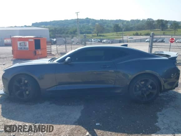 2018 Chevrolet Camaro 2SS z VIN 1G1FH1R78J0108224, wystawiony jako IAAI lot #43204029 z przebiegiem 28 372 mil mil oraz . Historia ofert i sprzedaży dostępna na DreamBid. Obrazek 14.