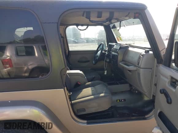 2004 Jeep Wrangler Sahara с VIN 1J4FA59S24P791115, выставлен на аукционе IAAI как лот 43244282 с пробегом 249 019 миль миль и . История ставок и продаж доступна на DreamBid. Изображение 5.