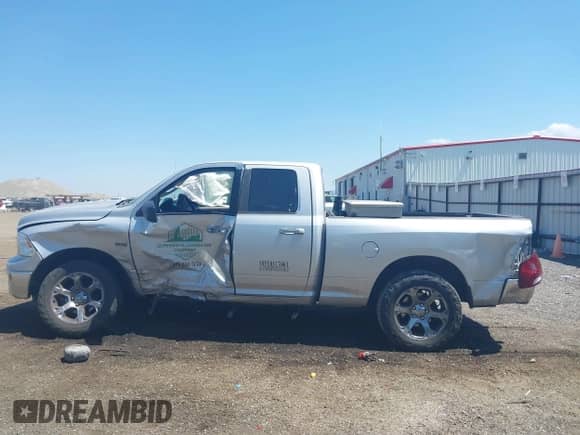 2011 Ram 1500 Big Horn z VIN 1D7RV1GT6BS603885, wystawiony jako IAAI lot #42756333 z przebiegiem 147 987 mil mil oraz . Historia ofert i sprzedaży dostępna na DreamBid. Obrazek 14.