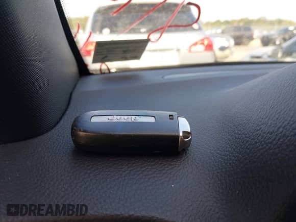 2017 Jeep Grand Cherokee Laredo z VIN 1C4RJFAG0HC922054, wystawiony jako IAAI lot #43048691 z przebiegiem 82 851 mil mil oraz . Historia ofert i sprzedaży dostępna na DreamBid. Obrazek 11.