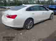 2017 Chevrolet Malibu Premier z VIN 1G1ZH5SX3HF112882, wystawiony jako IAAI lot #43244962 z przebiegiem 79 550 mil mil oraz . Historia ofert i sprzedaży dostępna na DreamBid. Obrazek 4.