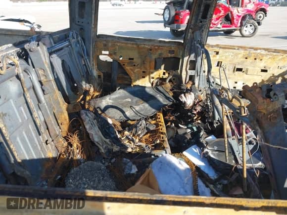 2004 Chevrolet Silverado 2500 LT с VIN 1GCGK23U54F190612, выставлен на аукционе IAAI как лот 41022893 с пробегом Не указан миль и . История ставок и продаж доступна на DreamBid. Изображение 8.