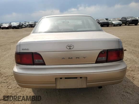 1996 Toyota Camry DX z VIN JT2BG12K4T0391773, wystawiony jako Copart lot #68545815 z przebiegiem 103 853 mil mil oraz Szkoda całkowita • Salvage title. Historia ofert i sprzedaży dostępna na DreamBid. Obrazek 6.