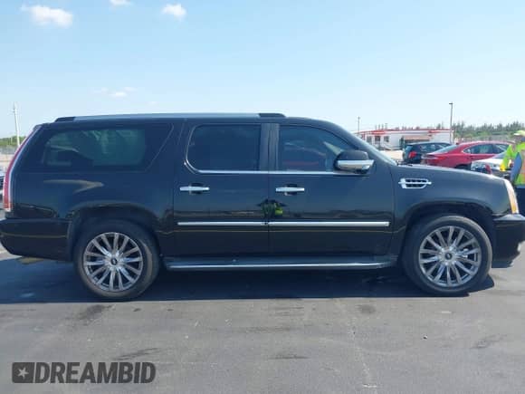 2014 Cadillac Escalade ESV Luxury с VIN 1GYS4HEF6ER130936, выставлен на аукционе IAAI как лот 42232487 с пробегом 156 967 миль миль и . История ставок и продаж доступна на DreamBid. Изображение 13.