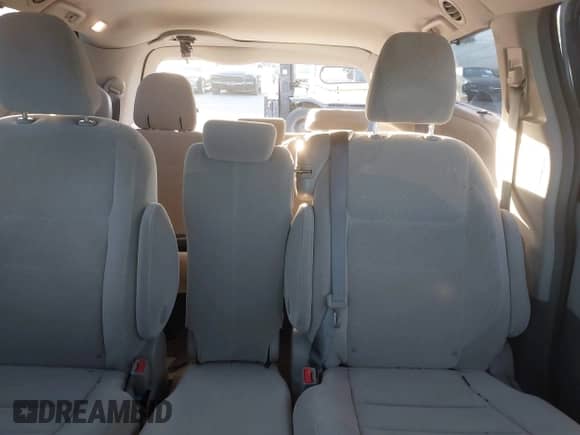 2017 Toyota Sienna LE Auto Access Seat с VIN 5TDKZ3DC2HS856414, выставлен на аукционе IAAI как лот 42640519 с пробегом 142 416 миль миль и . История ставок и продаж доступна на DreamBid. Изображение 8.