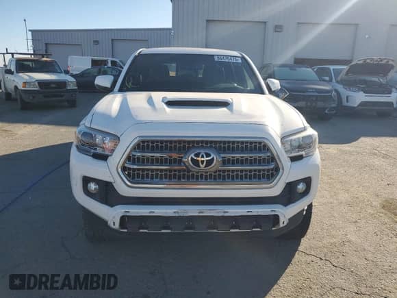2016 Toyota Tacoma TRD Sport with VIN 3TMBZ5DN9GM001172, listed as a Copart auction lot 86475475 with 92,598 mi miles and Salvage title. Bid and sale history available at DreamBid. Image 5.