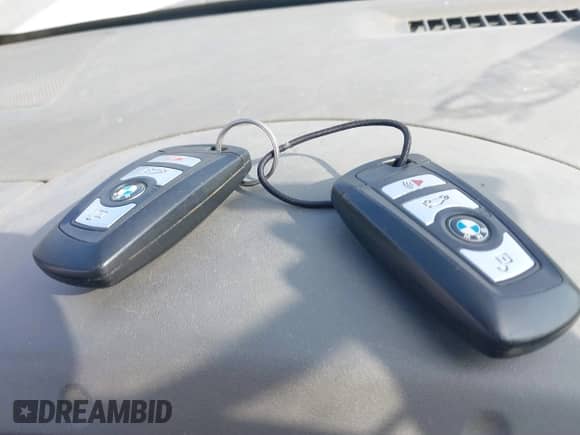 2013 BMW 5 Series 550i с VIN WBAFR9C57DD226799, выставлен на аукционе IAAI как лот 41644957 с пробегом Не указан миль и . История ставок и продаж доступна на DreamBid. Изображение 11.