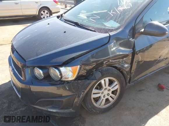 2014 Chevrolet Sonic LT с VIN 1G1JD5SB6E4221664, выставлен на аукционе IAAI как лот 41503794 с пробегом 123 711 миль миль и . История ставок и продаж доступна на DreamBid. Изображение 6.