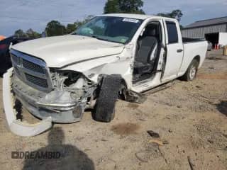 2019 Ram 1500 Tradesman z VIN 1C6RR7FG5KS551968, wystawiony jako Copart lot #82031605 z przebiegiem 109 417 mil mil oraz Szkoda całkowita • Salvage title. Historia ofert i sprzedaży dostępna na DreamBid. Obrazek 1.