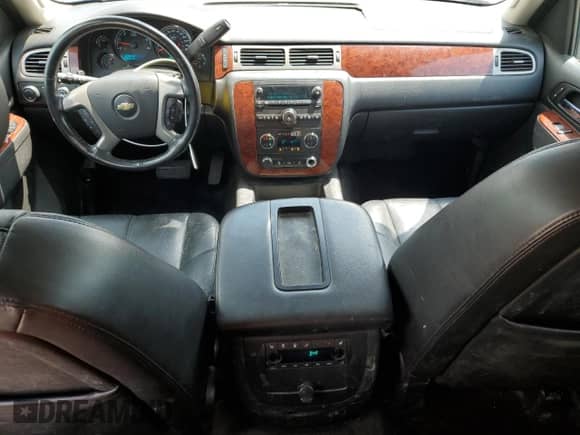 2014 Chevrolet Suburban LT с VIN 1GNSKJE77ER205016, выставлен на аукционе Copart как лот 61070575 с пробегом 154 571 миль миль и Списание • Salvage title. История ставок и продаж доступна на DreamBid. Изображение 8.