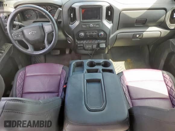 2024 Chevrolet Silverado 1500 Custom Trail Boss z VIN 3GCUDCE88RG346358, wystawiony jako Copart lot #62258825 z przebiegiem Nie podano mil oraz Szkoda całkowita • Salvage title. Historia ofert i sprzedaży dostępna na DreamBid. Obrazek 8.