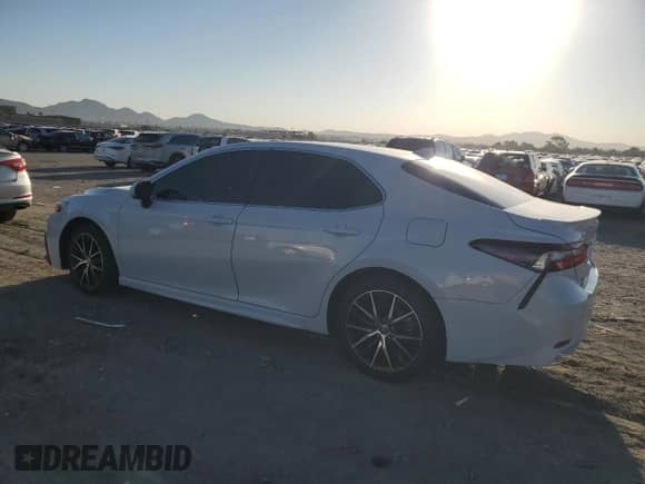 2023 Toyota Camry SE z VIN 4T1G11AK0PU110157, wystawiony jako Copart lot #65978395 z przebiegiem 58 440 mil mil oraz Szkoda całkowita • Salvage title. Historia ofert i sprzedaży dostępna na DreamBid. Obrazek 2.