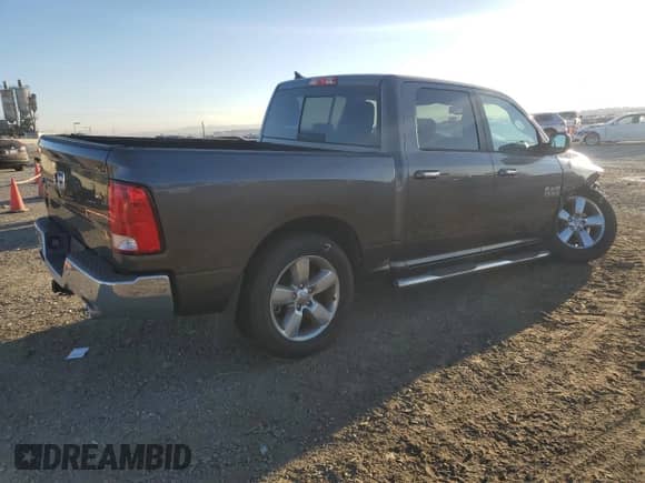 2016 Ram 1500 Big Horn z VIN 1C6RR6LM1GS333294, wystawiony jako Copart lot #81847794 z przebiegiem 43 891 mil mil oraz Szkoda całkowita • Salvage title. Historia ofert i sprzedaży dostępna na DreamBid. Obrazek 3.