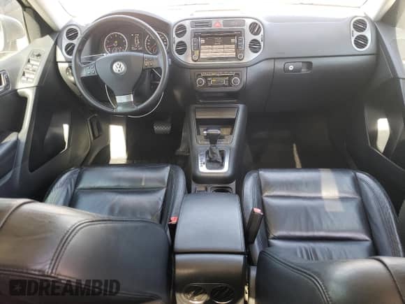 2010 Volkswagen Tiguan SE с VIN WVGBV7AX5AW520736, выставлен на аукционе Copart как лот 71620975 с пробегом 132 224 миль миль и Чистый • Clean title. История ставок и продаж доступна на DreamBid. Изображение 8.