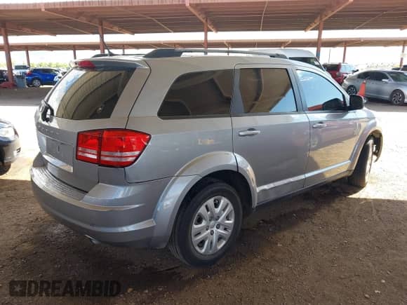 2017 Dodge Journey SE z VIN 3C4PDCAB7HT626826, wystawiony jako IAAI lot #43221740 z przebiegiem 77 842 mil mil oraz . Historia ofert i sprzedaży dostępna na DreamBid. Obrazek 4.