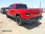 2019 Ram 1500 Rebel z VIN 1C6SRFLT4KN629703, wystawiony jako IAAI lot #42512908 z przebiegiem 135 868 mil mil oraz . Historia ofert i sprzedaży dostępna na DreamBid. Obrazek 3.