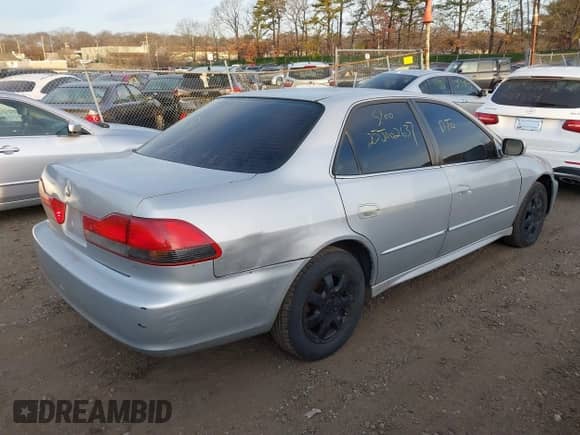 2001 Honda Accord EX with VIN 1HGCG66881A065507, listed as a IAAI auction lot 41788472 with Not provided miles and . Bid and sale history available at DreamBid. Image 4.