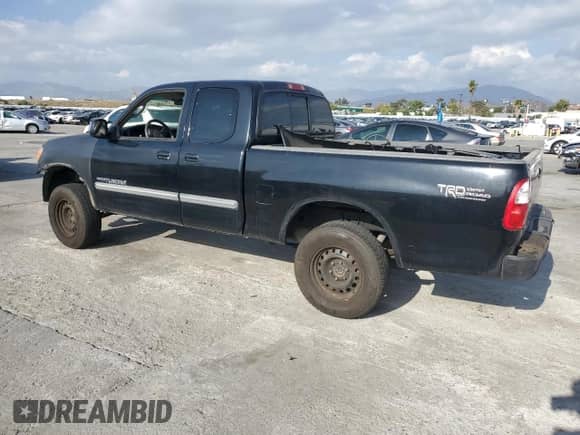 2005 Toyota Tundra SR5 z VIN 5TBRU34155S455441, wystawiony jako Copart lot #89533205 z przebiegiem 166 712 mil mil oraz Szkoda całkowita • Salvage title. Historia ofert i sprzedaży dostępna na DreamBid. Obrazek 2.