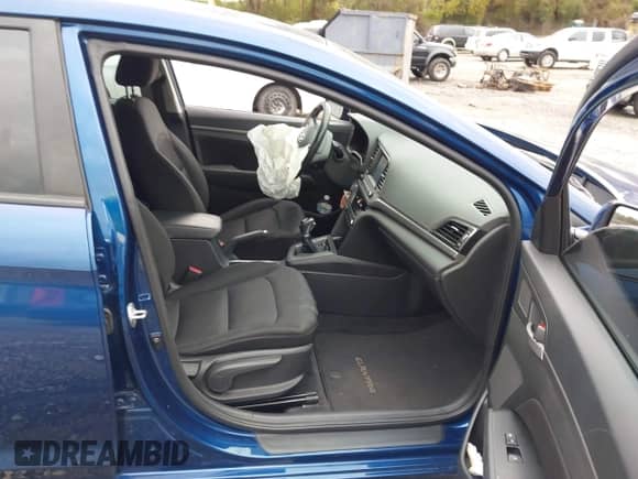 2017 Hyundai Elantra SE z VIN 5NPD84LF1HH182730, wystawiony jako IAAI lot #43590086 z przebiegiem 118 726 mil mil oraz . Historia ofert i sprzedaży dostępna na DreamBid. Obrazek 5.