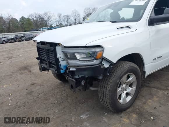 2024 Ram 1500 Big Horn z VIN 1C6SRFFT7RN125927, wystawiony jako IAAI lot #41519700 z przebiegiem 1 263 mil mil oraz . Historia ofert i sprzedaży dostępna na DreamBid. Obrazek 17.