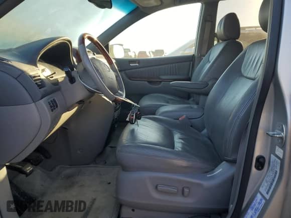 2004 Toyota Sienna XLE z VIN 5TDZA22C64S102641, wystawiony jako Copart lot #85000295 z przebiegiem 187 481 mil mil oraz Czysty tytuł • Clean title. Historia ofert i sprzedaży dostępna na DreamBid. Obrazek 7.