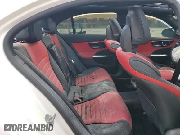 2024 Mercedes-Benz C 300 z VIN W1KAF4GB8RR226237, wystawiony jako Copart lot #67365155 z przebiegiem Nie podano mil oraz Nie do naprawy • Non repairable. Historia ofert i sprzedaży dostępna na DreamBid. Obrazek 10.