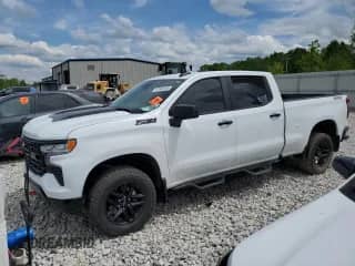 2023 Chevrolet Silverado 1500 LT Trail Boss z VIN 3GCUDFED8PG320337, wystawiony jako Copart lot #57940015 z przebiegiem 44 997 mil mil oraz Czysty tytuł • Clean title. Historia ofert i sprzedaży dostępna na DreamBid. Obrazek 1.