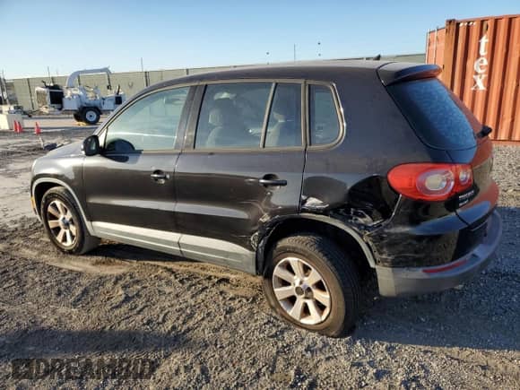 2010 Volkswagen Tiguan S с VIN WVGCV7AX7AW530642, выставлен на аукционе Copart как лот 81717144 с пробегом 89 306 миль миль и Списание • Salvage title. История ставок и продаж доступна на DreamBid. Изображение 2.