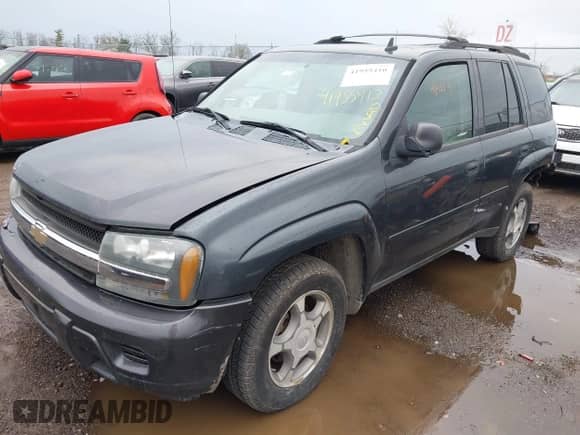 2007 Chevrolet TrailBlazer LT z VIN 1GNDS13S172126131, wystawiony jako IAAI lot #41955410 z przebiegiem 190 162 mil mil oraz . Historia ofert i sprzedaży dostępna na DreamBid. Obrazek 2.