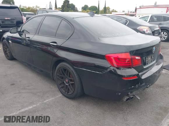 2013 BMW 5 Series 528i xDrive с VIN WBAXH5C57DD111720, выставлен на аукционе IAAI как лот 42972532 с пробегом 165 680 миль миль и . История ставок и продаж доступна на DreamBid. Изображение 3.